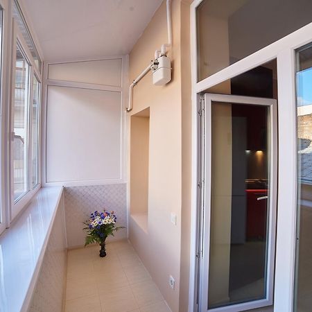 2 Bedrooms Apartment 150M From Opera House Lviv Exteriör bild