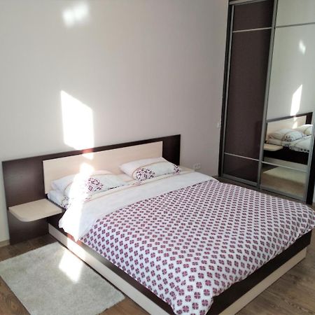 2 Bedrooms Apartment 150M From Opera House Lviv Exteriör bild