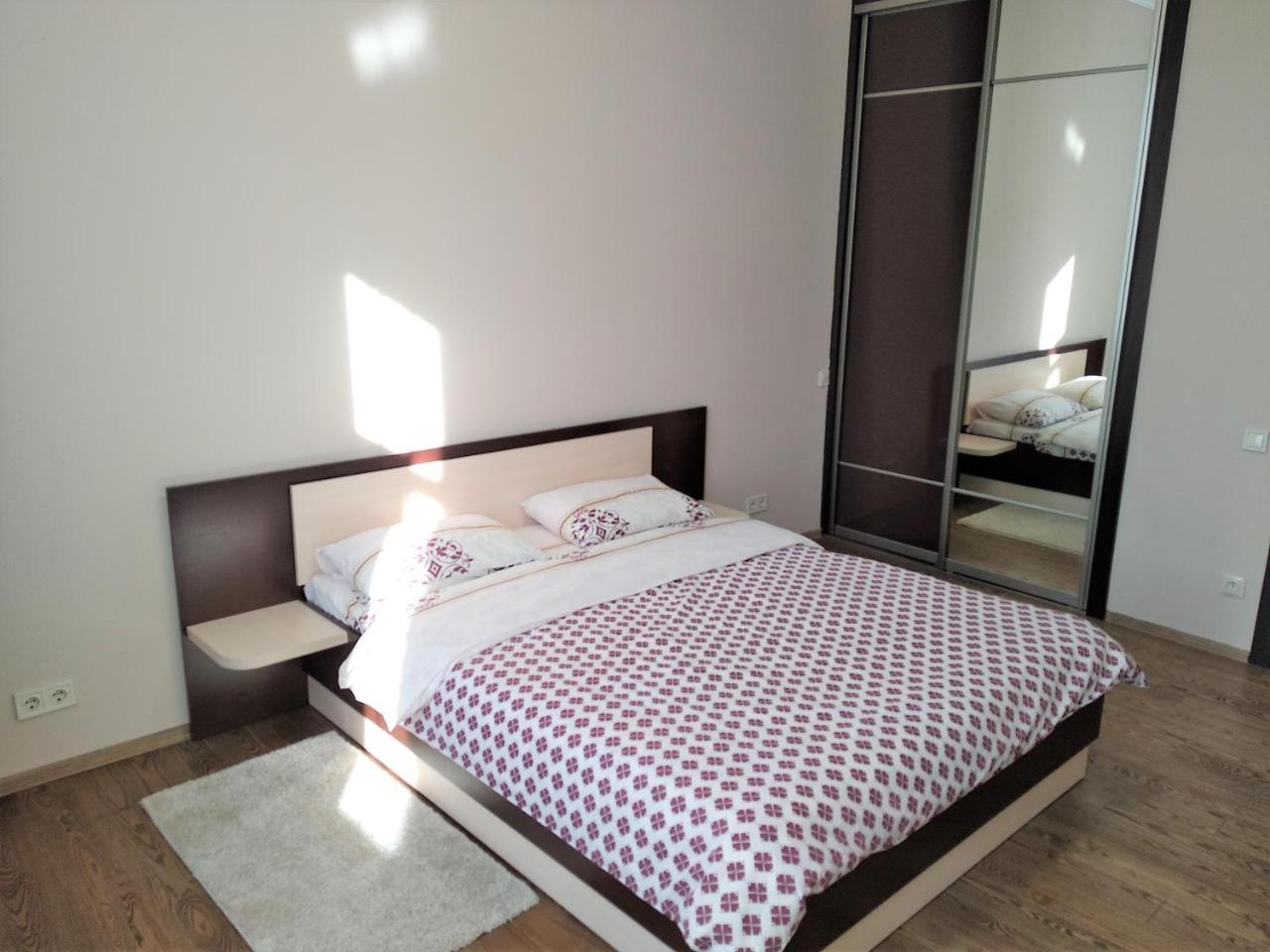 2 Bedrooms Apartment 150M From Opera House Lviv Exteriör bild