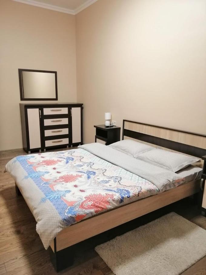 2 Bedrooms Apartment 150M From Opera House Lviv Exteriör bild